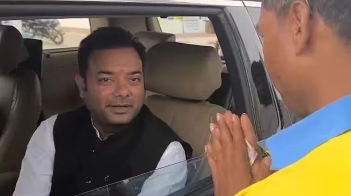 ‘আপনাকে ভোট দিয়েছি, এবার আমাকে বউ খুঁজে দিন’