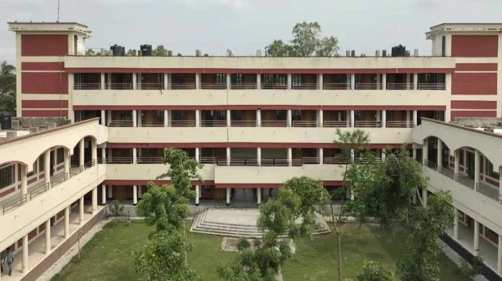 পরীক্ষা দিতে আসা নিষিদ্ধ সংগঠনের শিক্ষার্থীদের সঙ্গে সংঘর্ষ, আটক ৯