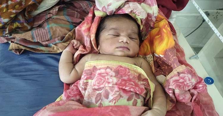 হাসপাতালের সিঁড়ি থেকে জীবিত নবজাতক উদ্ধার