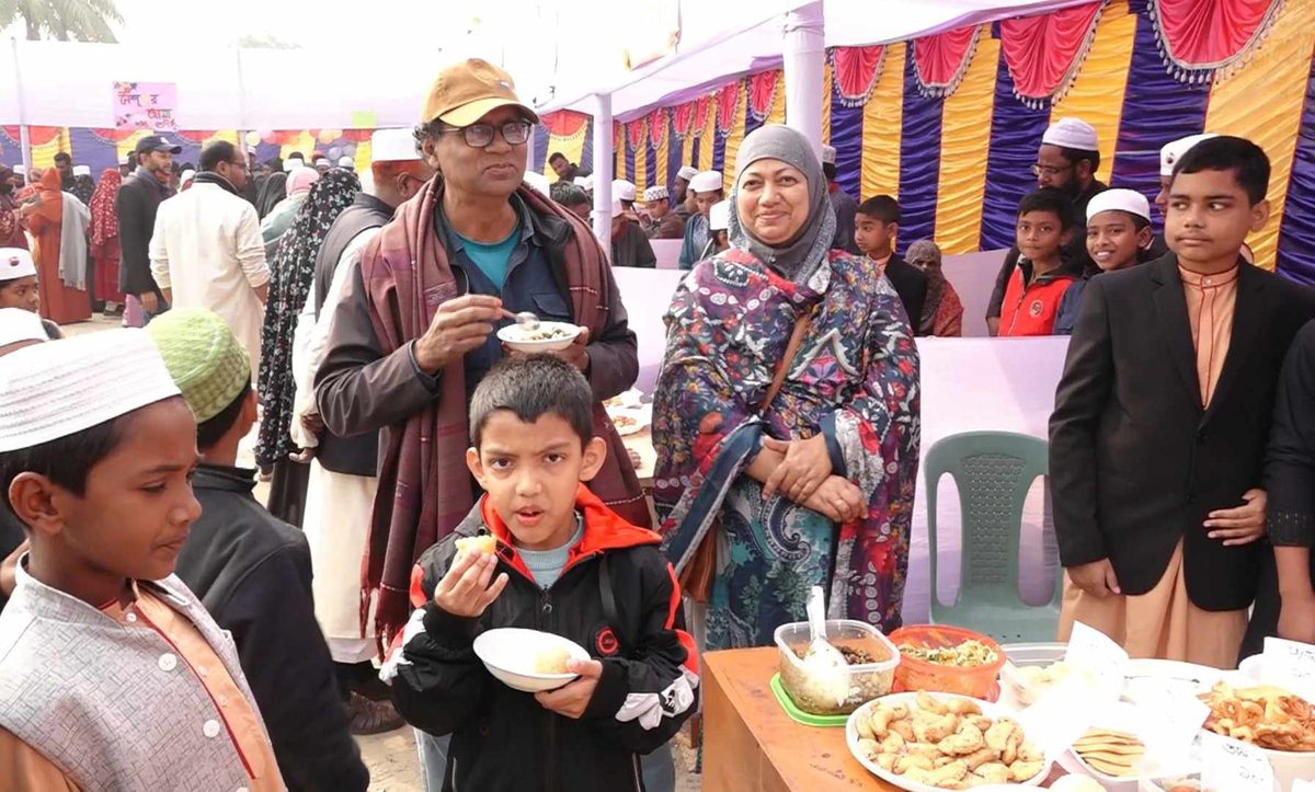 কুষ্টিয়া মডেল ইনস্টিটিউটে পিঠা উৎসব অনুষ্ঠিত