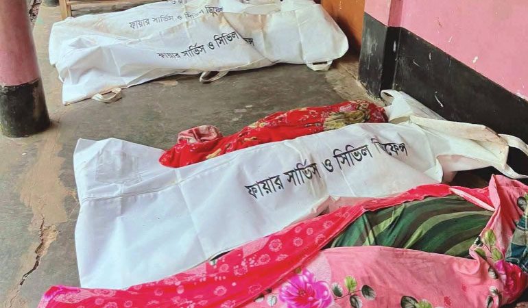 লামায় পাহাড়ধসে একই পরিবারের তিনজনসহ ৫ জনের মৃত্যু