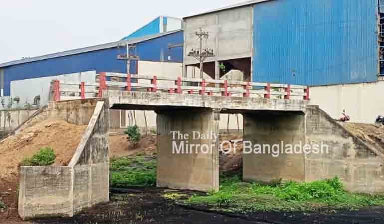 সেতু আছে, সংযোগ সড়ক নেই!