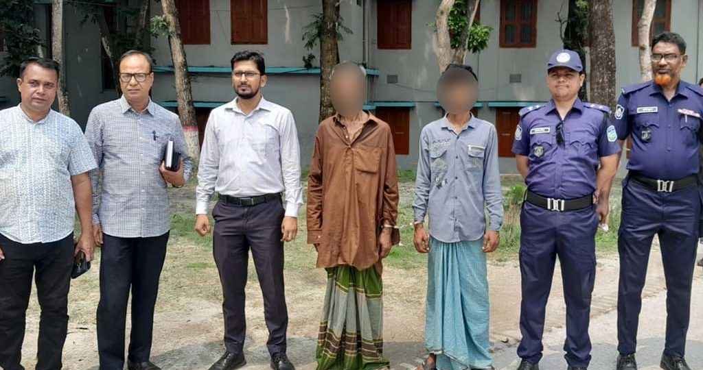 গাঁজার আসরে বাবা-ছেলে ধরা