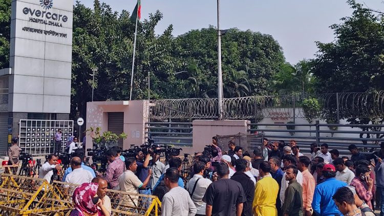 এভারকেয়ার হাসপাতালের সামনে নিরাপত্তা জোরদার, বসেছে ব্যারিকেড