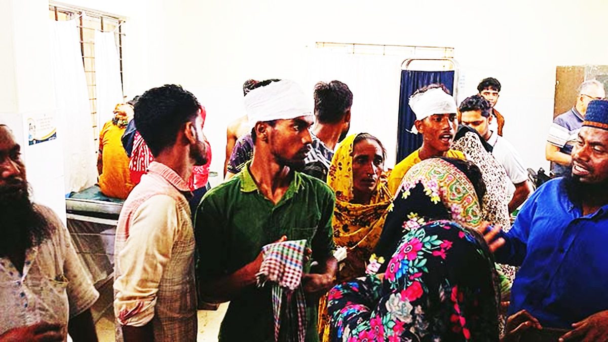 ব্রাহ্মণবাড়িয়ায় ক্রিকেট খেলাকে কেন্দ্র করে দু'পক্ষের সংঘর্ষে আহত ৩০