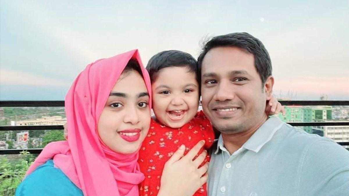 স্ত্রী-সন্তানসহ কাস্টমস কর্মকর্তার মরদেহ হস্তান্তর