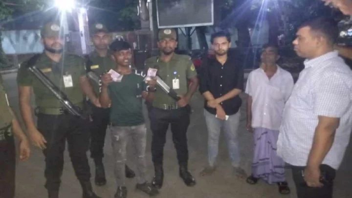 ঢাকা মেডিকেলে জাল নোটসহ যুবক গ্রেপ্তার