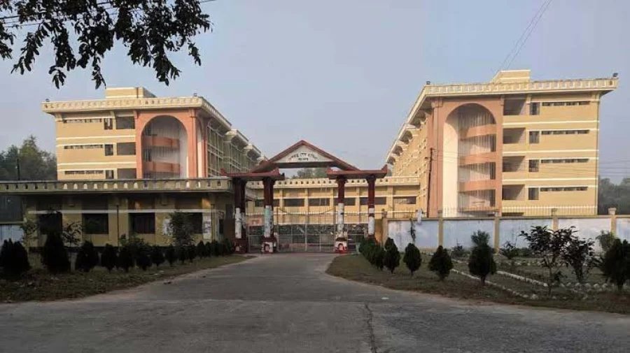 ইবিতে ইঙ্গিতপূর্ণ ফেসবুক পোস্ট, তর্কাতর্কিতে অজ্ঞান নারী শিক্ষার্থী