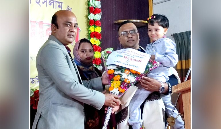 কুমারখালীতে বিদায়ী ইউএনওকে সংবর্ধনা দিল ফ্যামিলি কেয়ার হাসপাতাল