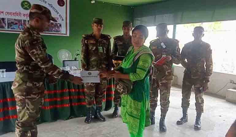 বান্দরবানের রুমায় সড়ক দূর্ঘটনায় নিহত ও আহতদের পরিবারকে আর্থিক সহায়তা প্রদান