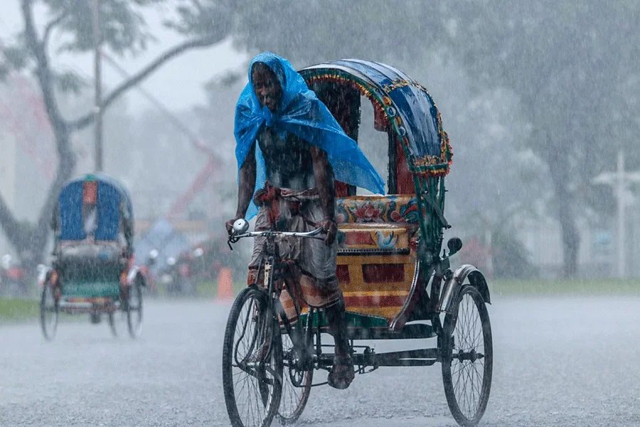 আগামীকাল যেসব অঞ্চলে বজ্রসহ বৃষ্টির পূর্বাভাস