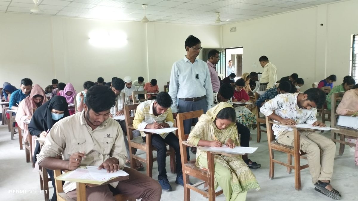 বঙ্গমাতা বিশ্ববিদ্যালয়ে ‘বি’ ইউনিটের ভর্তি পরীক্ষা অনুষ্ঠিত