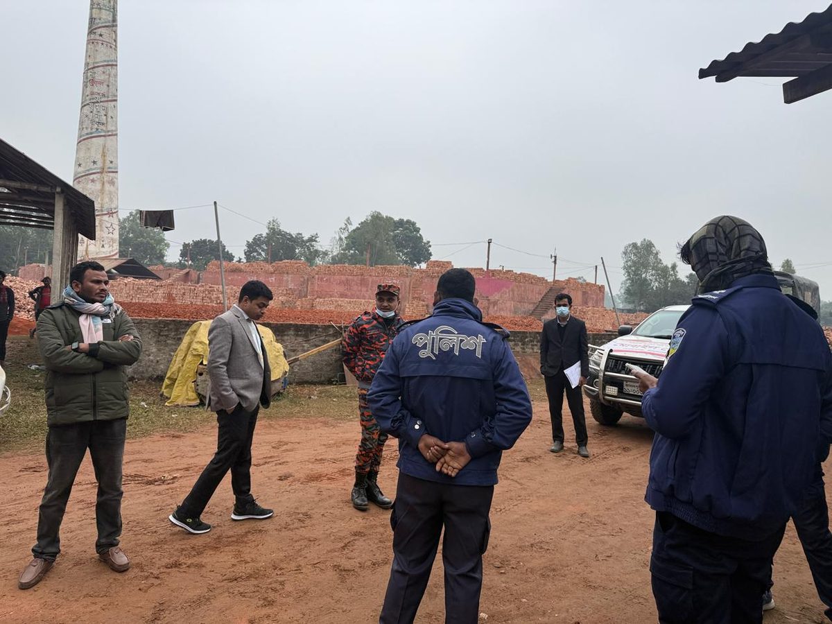 জামালপুরে ৮ অবৈধ ইটভাটাকে ১৮ লাখ টাকা জরিমানা, কার্যক্রম বন্ধের নির্দেশ
