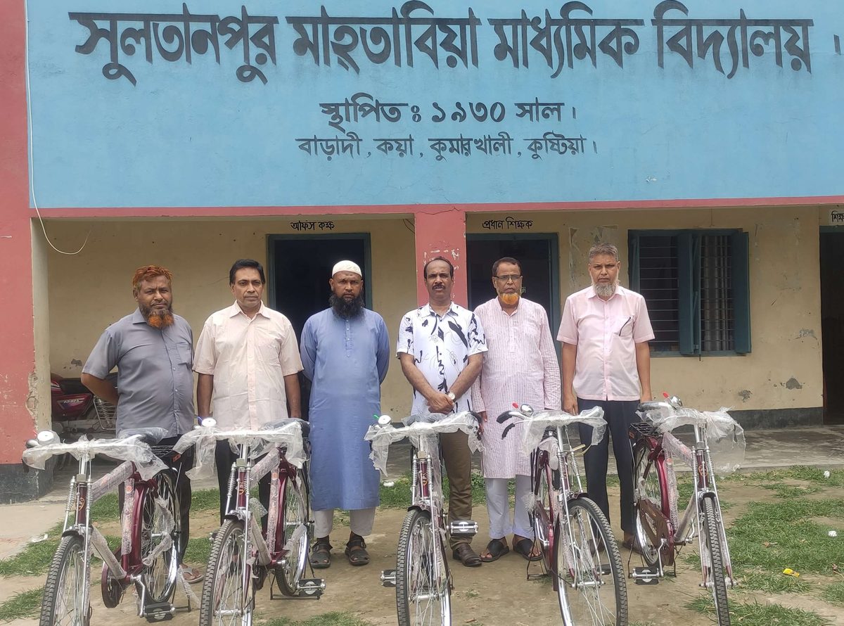 টানা ৪০ দিন জামাতে নামাজ পড়ে বাইসাইকেল পেল ৬ শিক্ষার্থী