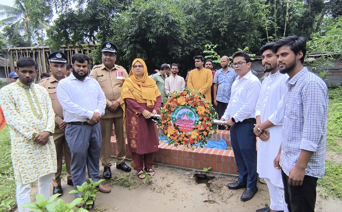 জুলাই গণঅভ্যুত্থান দিবসে মেলান্দহে শহীদদের সমাধিতে পুষ্পস্তবক অর্পণ