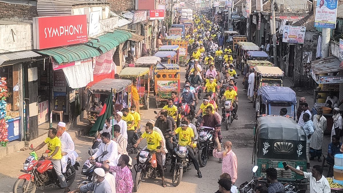 মেলান্দহে বিশাল মোটরসাইকেল শোডাউনে ইউপি চেয়ারম্যান প্রার্থী তৈয়বুরের গণসংযোগে
