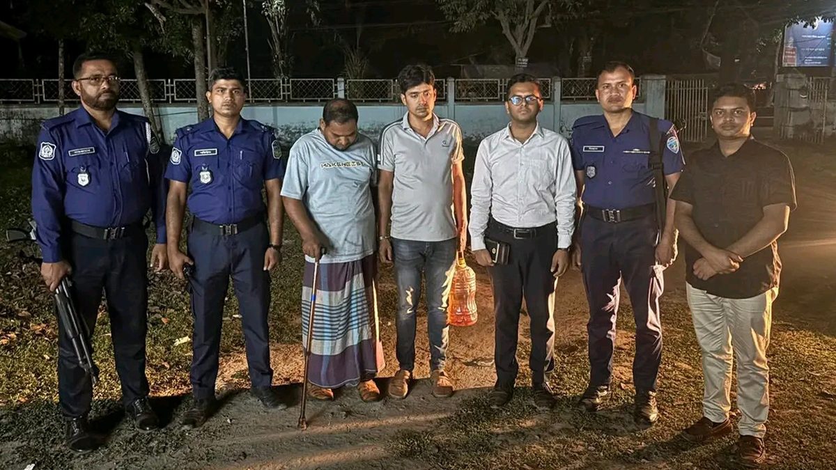 অবৈধভাবে পেট্রোল মজুত করে জেলে গেলেন জামাই-শ্বশুর