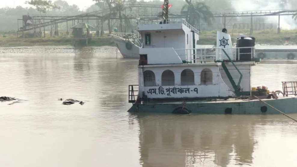 ভৈরব নদে ৭০০ টন কয়লা বোঝাই লাইটার জাহাজ ডুবি