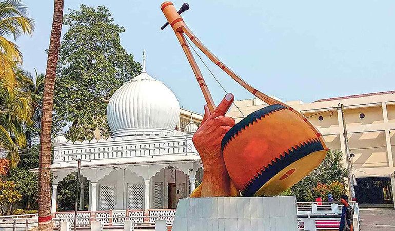 লালন স্মরণে দোল উৎসবের জন্য প্রস্তুত আঁখড়াবাড়ি