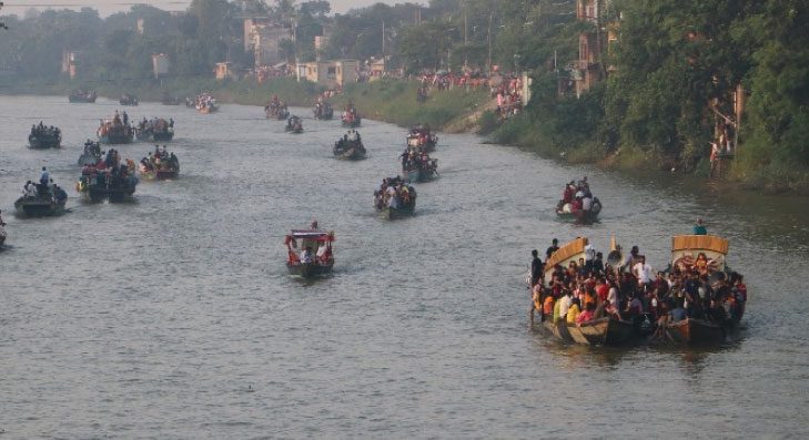 নদীতে লাফ দিয়েও বাবাকে খুঁজে পেল না ছেলে