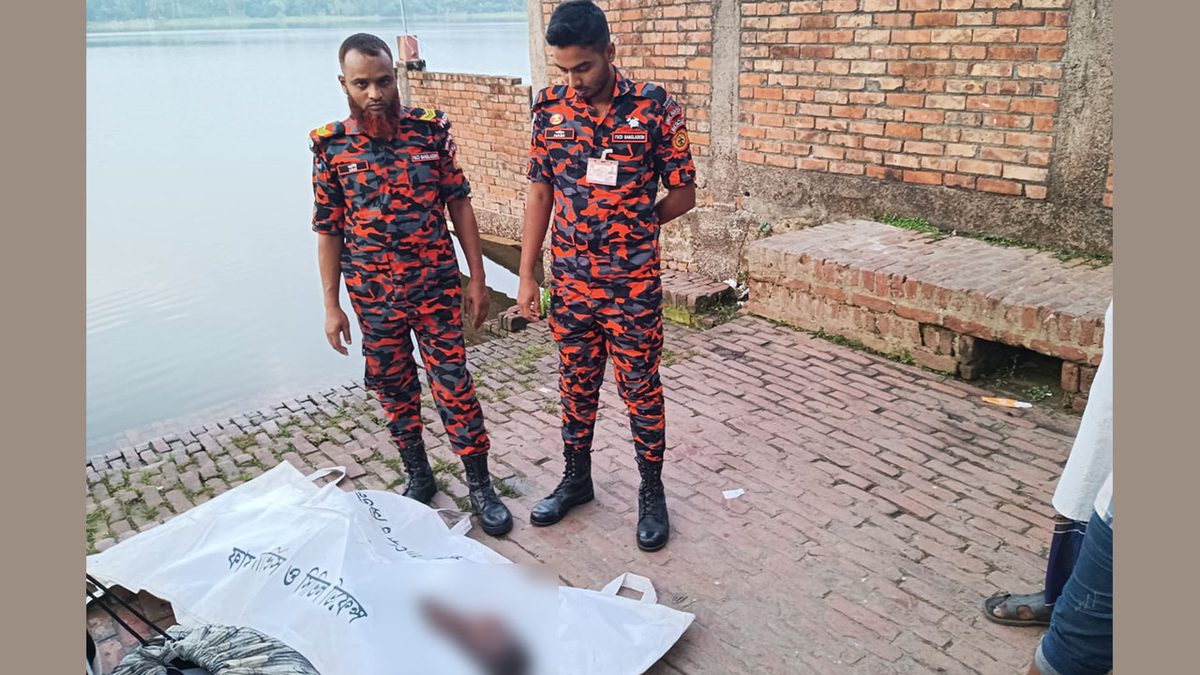 খানজাহান আলীর দিঘিতে কুমিরে টেনে নিয়ে যাওয়া শিশুর মরদেহ উদ্ধার