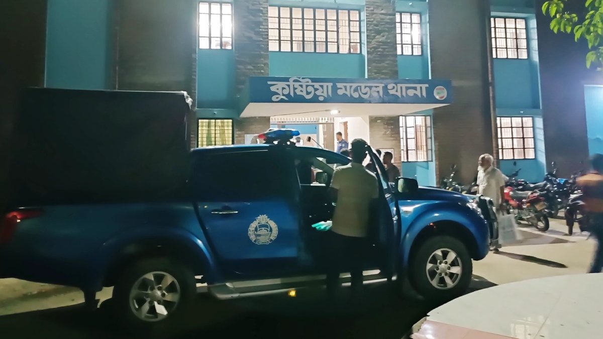 স্বামীকে না পেয়ে অন্তঃসত্ত্বা স্ত্রীকে আটকে রাখলেন চিকিৎসক