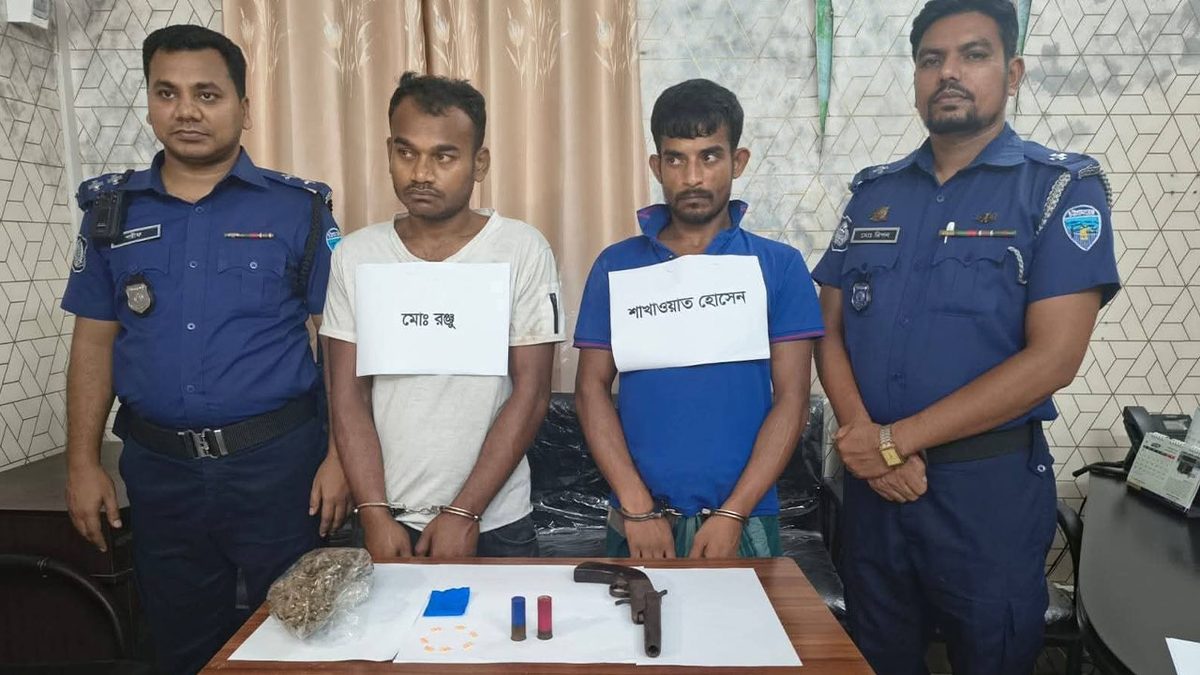 লক্ষ্মীপুরে অস্ত্র ও মাদকসহ দুই যুবক আটক