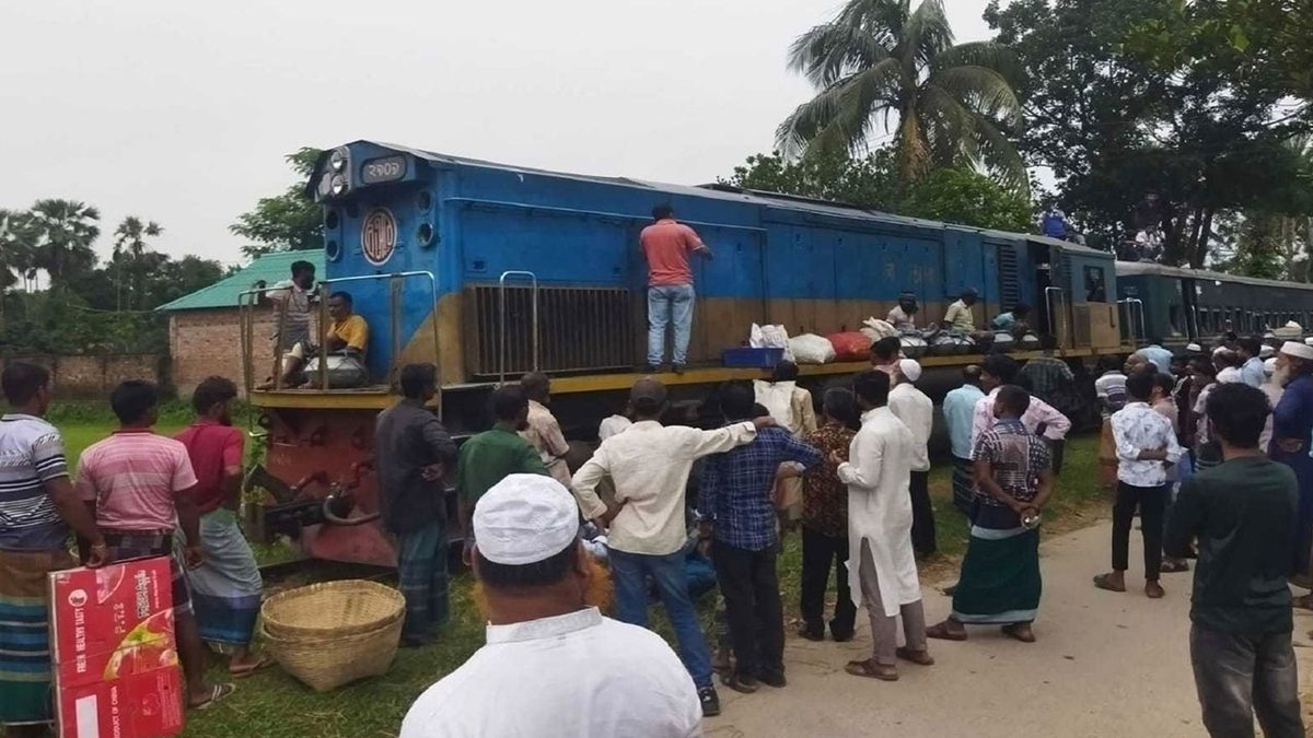 কমিউটার ট্রেনের ইঞ্জিন বিকল,ঢাকা-ময়মনসিংহ রুটে ট্রেন চলাচল বন্ধ