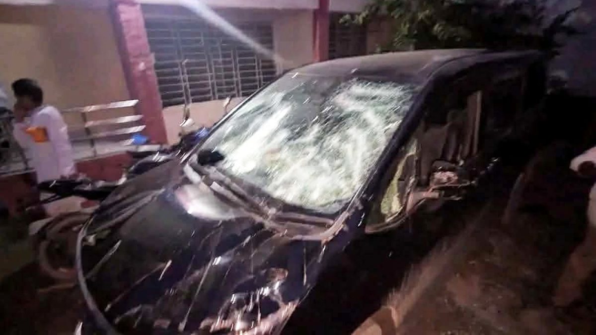 জামালপুরে বিএনপির দুপক্ষের সংঘর্ষ, এমপির গাড়ি ভাঙচুর