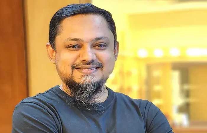 স্ত্রীর কাছে ‘মার খেয়ে’ জিডি করলেন আরজে কিবরিয়া