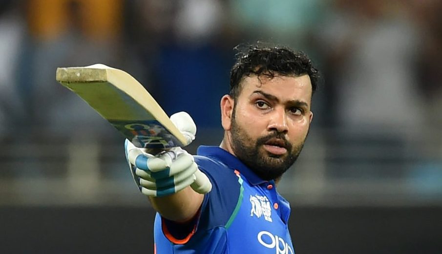 বেপরোয়াভাবে গাড়ি চালিয়ে জরিমানা গুনলেন রোহিত