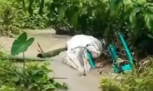 চট্টগ্রামের সাতকানিয়ায় পানির স্রোতে কবরস্থান থেকে ভেসে যাচ্ছে মরদেহ!