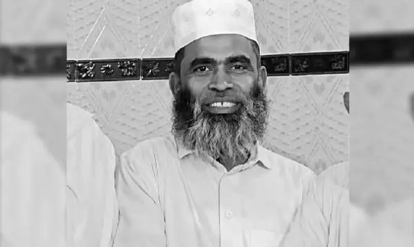 এশার আজান দেয়ার সময় মসজিদে ইমামের মৃত্যু