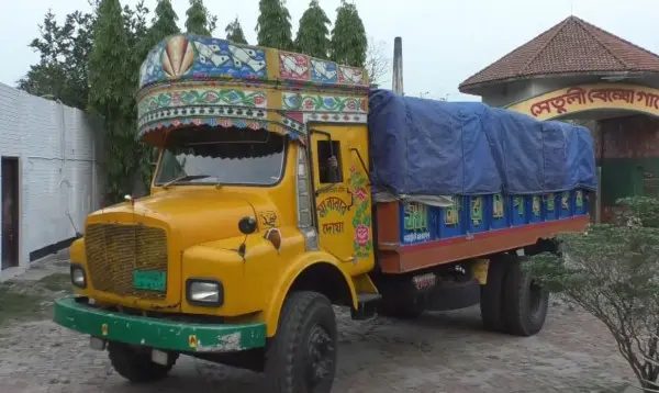 জামালপুরে পাচারের সময় ১৫ টন সরকারি চালসহ ট্রাক জব্দ