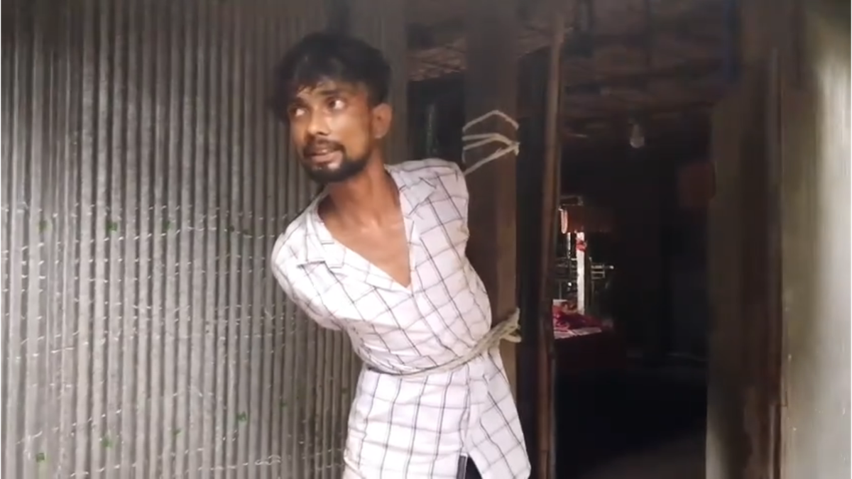 প্রতিবেশীর বাড়িতে আগুন দিতে গিয়ে আটক মাদকসেবী, উদ্ধার ধারালো খুর