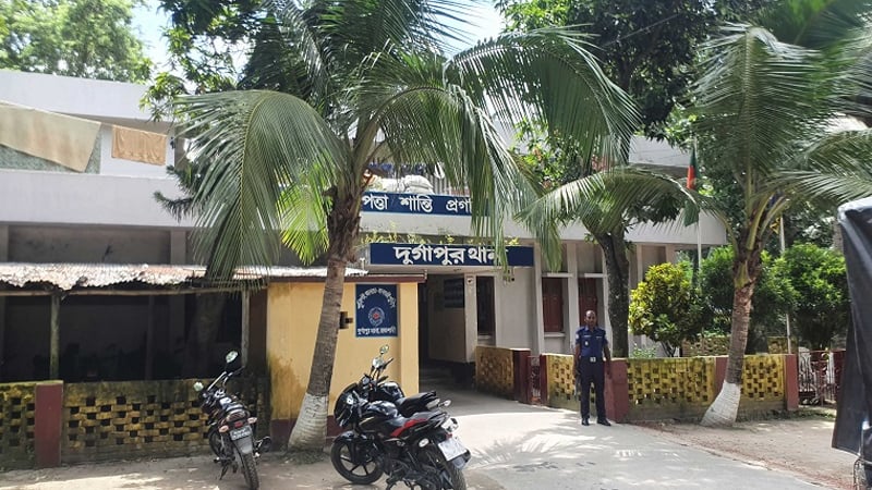 নৌকায় ভোট দিতে না চাওয়ায় ভোটারের গালে চড়, অতঃপর...