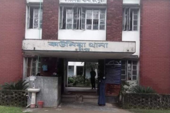 ঘুড়ি ওড়াতে গিয়ে ছাদ থেকে পড়ে স্কুলছাত্র নিহত
