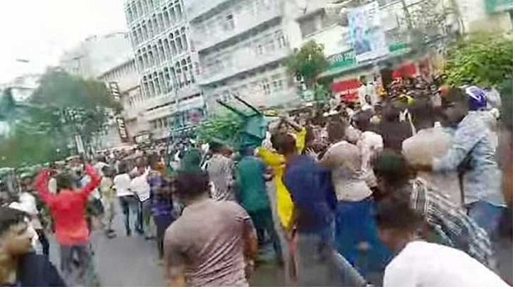 আওয়ামী লীগের শান্তি সমাবেশে চেয়ার ছোড়াছুড়ি