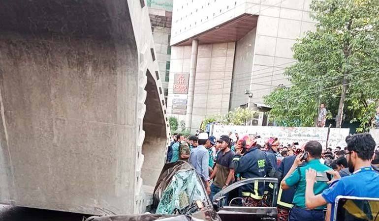 নির্মাণাধীন ফ্লাইওভারের গার্ডার পড়ে নিহত ৪, আহত ২