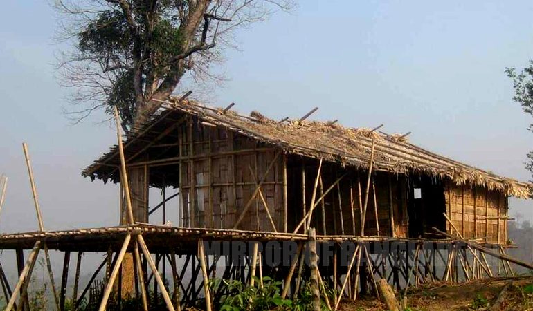 বিলুপ্তির পথে পাহাড়ের ঐতিহ্যবাহী মাচাং ঘর