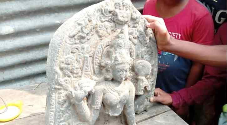 পুরাতন পুকুর খননে মিলল বিষ্ণু মূর্তি
