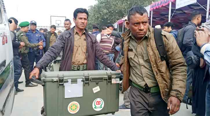 রসিক নির্বাচন: কেন্দ্রে যাচ্ছে ইভিএম, প্রস্তুত নির্বাচন কমিশন
