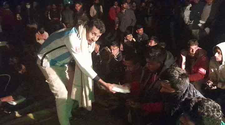 আর্জেন্টিনা ফাইনালে, সমর্থকদের বিরিয়ানি বিতরণ জামালপুরে