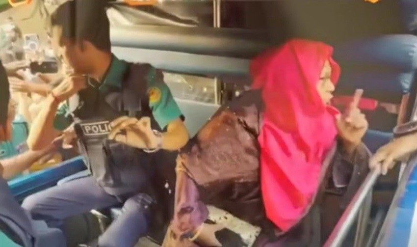 পুলিশের গাড়িতেও ‘জয় বাংলা, জয় বঙ্গবন্ধু’ স্লোগান