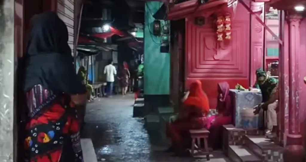 যৌনকর্মীর ঘরে ঢেকুর তুলে বেহুঁশ হয়ে যান রাসেল, অতঃপর...