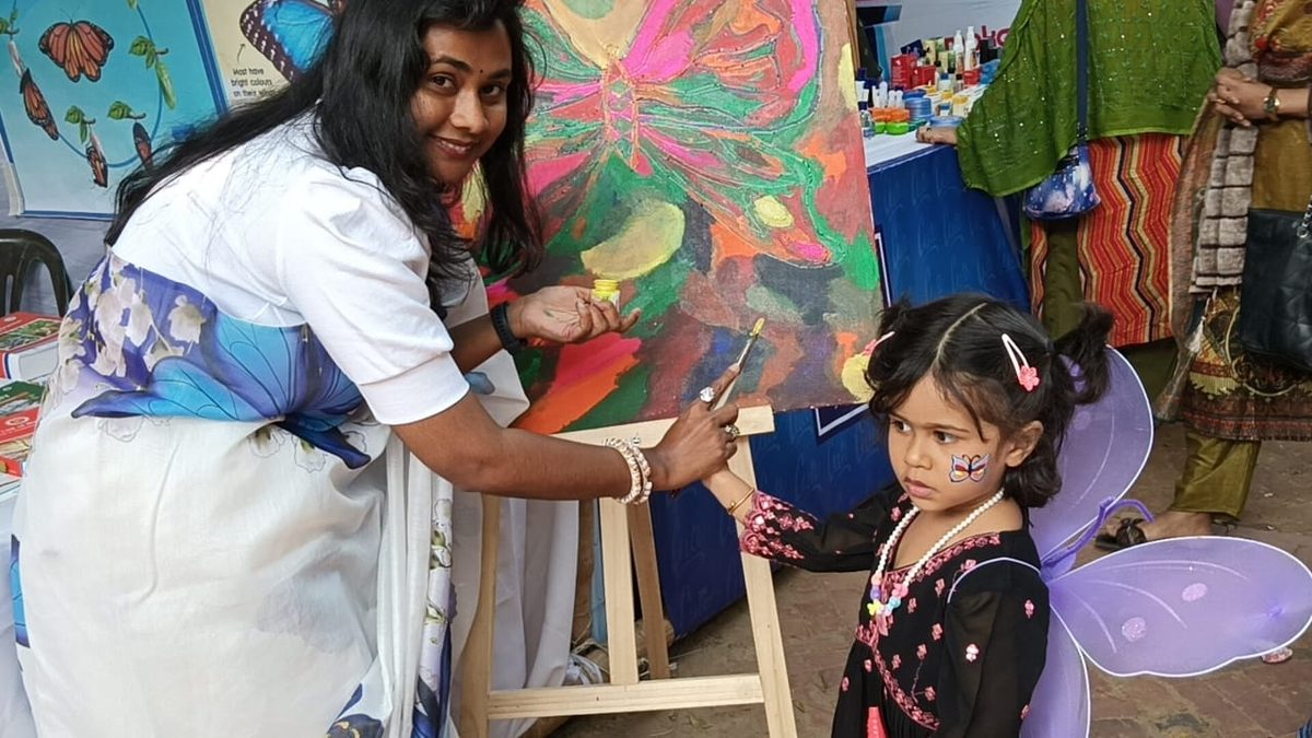 শীত মানেই জাহাঙ্গীরনগর বিশ্ববিদ্যালয়ে প্রজাপতি মেলা