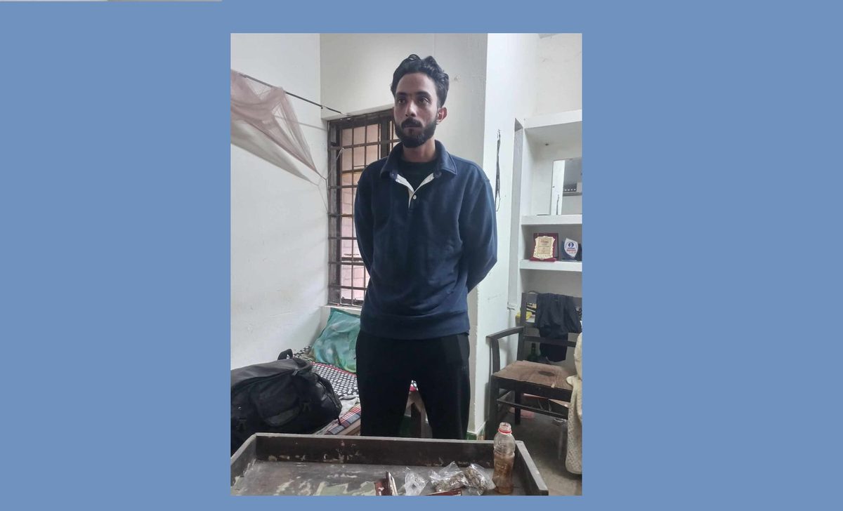 জাবিতে মাদক সেবনরত অবস্থায় ইবি শিক্ষার্থী আটক