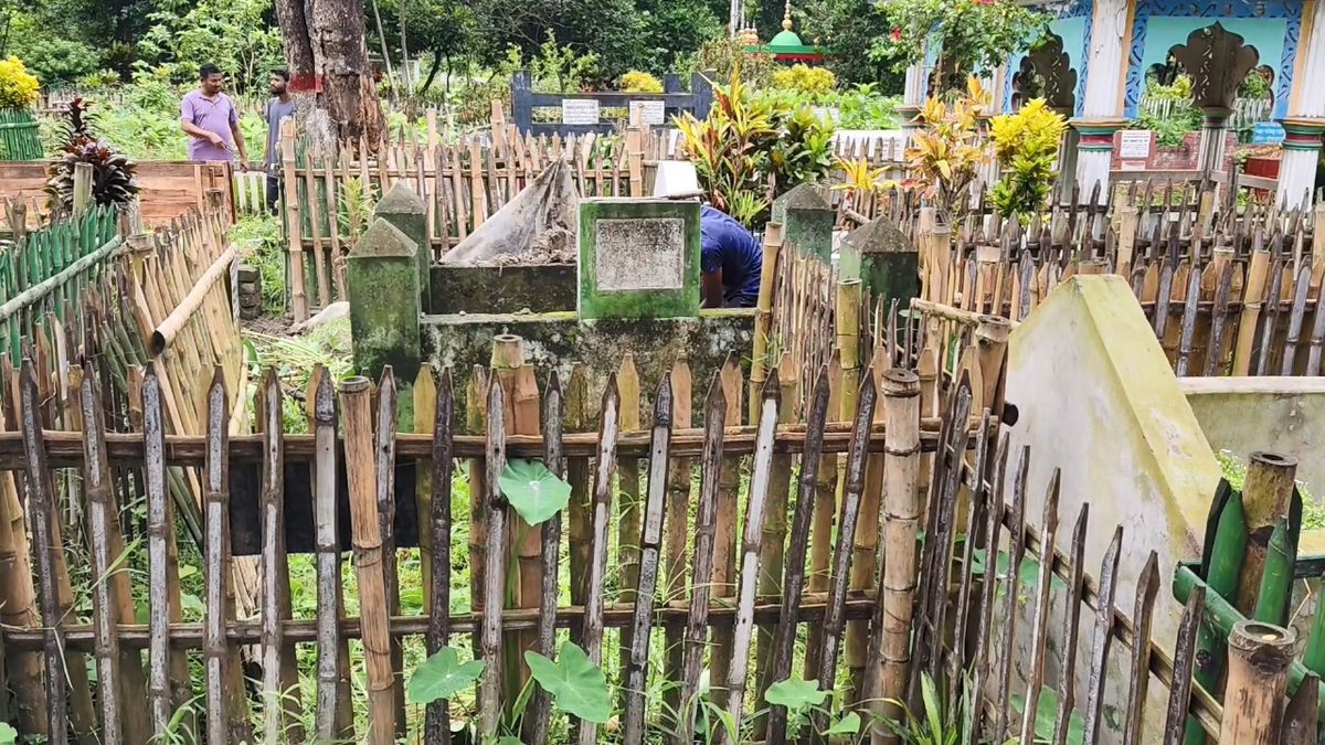 কুষ্টিয়ায় বাবা-মায়ের কবরে শায়িত হবেন লালন সম্রাজ্ঞী ফরিদা পারভীন