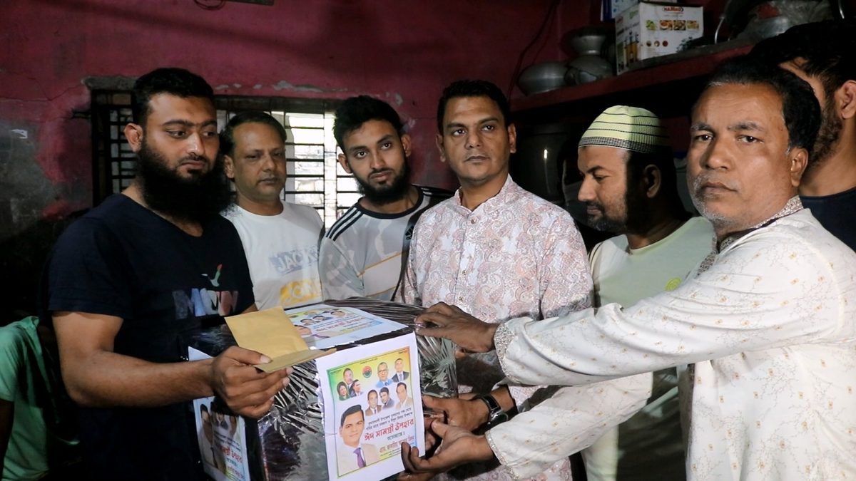 কিডনি রোগে আক্রান্ত অসহায় আলিমের পাশে যুবদল নেতা