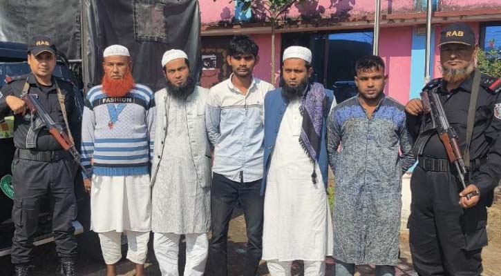 প্রকাশ্যে যুবকের কবজি কেটে উল্লাস, গ্রেপ্তার ৫